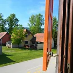 House, Terme Catez 153