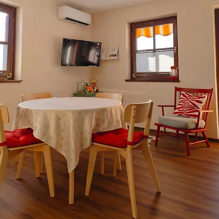 House, Terme Catez 153 *