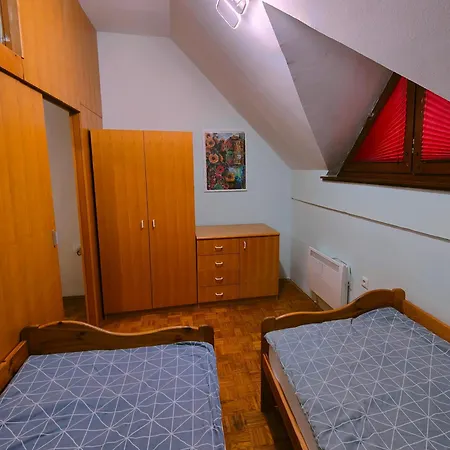 House, Terme Catez 153